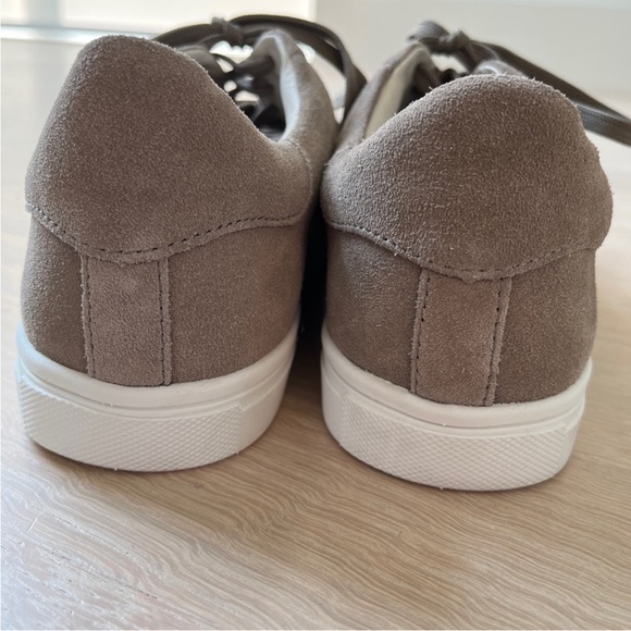 ROOTS Beige Suede Lace Up Sneaker Style Shoes White Sole - Picture 2 of 6